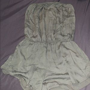 ONE-SIZE olive romper